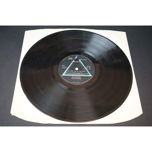 174 - Vinyl - 2 Pink Floyd LPs to include Dark Side Of The Moon (SHVL 804) right side opener, 1 poster, st... 