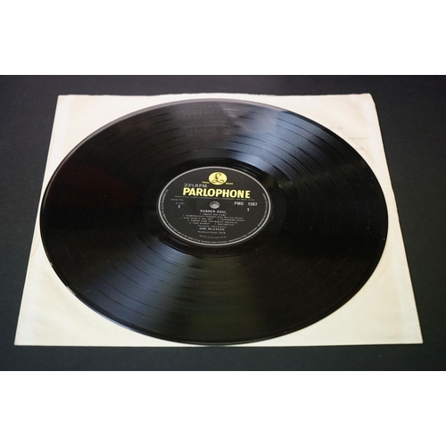 194 - Vinyl - The Beatles Rubber Soul PMC 1267.  The Gramophone Co Ltd and Sold In UK to label, matrices X... 