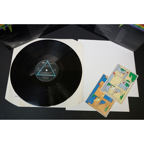 196 - Vinyl - Pink Floyd Dark Side Of The Moon on Harvest SHVL 804.  Gatefold opens both sides, non-sticke... 