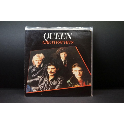 321 - Vinyl - 16 Queen LPs spanning their career  At least Vg overall.