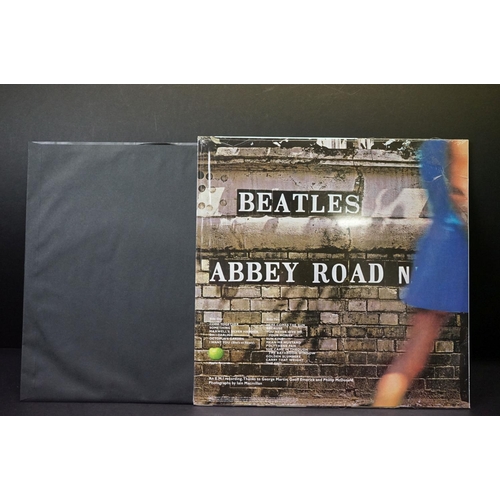 514 - Vinyl - 3 Beatles LPs to include Abbey Road stereo remaster on 180gm vinyl in NM condition, Live At ... 