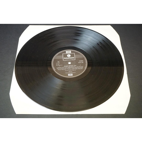 514 - Vinyl - 3 Beatles LPs to include Abbey Road stereo remaster on 180gm vinyl in NM condition, Live At ... 