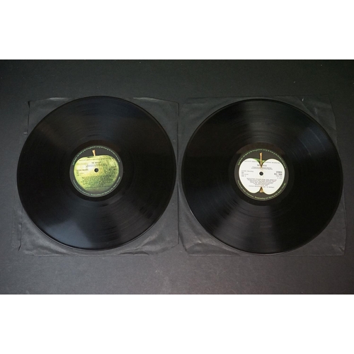 516 - Vinyl - The Beatles White Album PCS 7067/8 No.0416163 stereo, top loader, black inners, 1 poster and... 