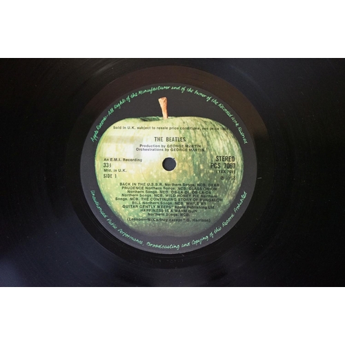 516 - Vinyl - The Beatles White Album PCS 7067/8 No.0416163 stereo, top loader, black inners, 1 poster and... 