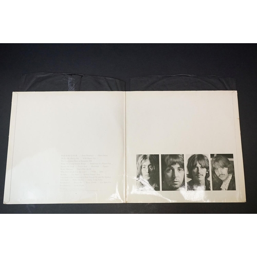 519 - Vinyl - The Beatles White Album PMC 7067/8 No.0602340 mono, top loader, black inners, no poster or p... 