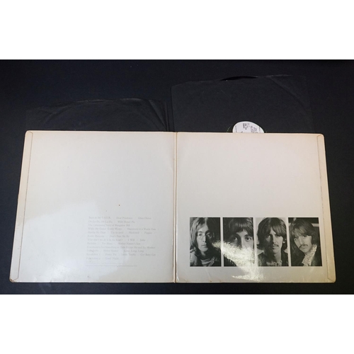 520 - Vinyl - The Beatles White Album PCS 7067/8 No.0418417 Stereo, top loader, black inners, no poster an... 