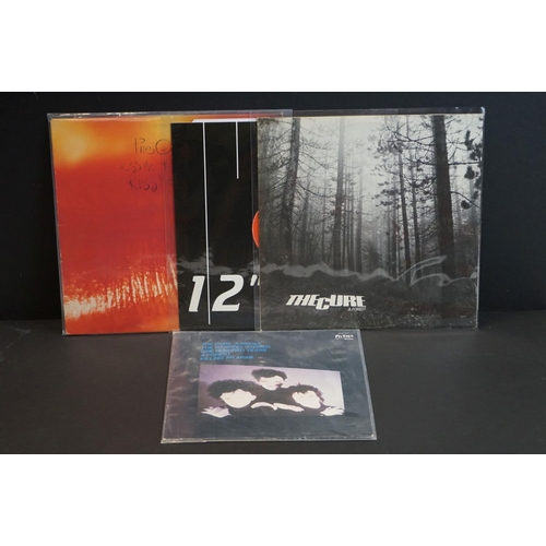 554 - Vinyl - The Cure - 1 album, 2 12”s and 1 10” to include Kiss Me, Kiss Me, Kiss Me (Original UK Doubl... 