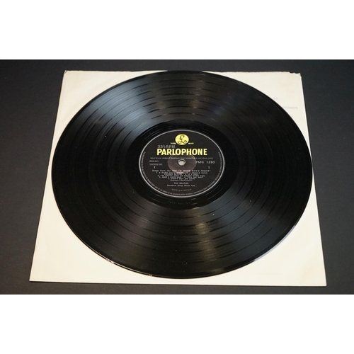 636 - Vinyl - 6 The Beatles LPs to include Please Please Me (PMC 1202), With The Beatles (PMC 1206), A Har... 