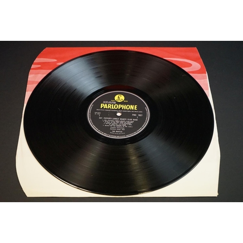 636 - Vinyl - 6 The Beatles LPs to include Please Please Me (PMC 1202), With The Beatles (PMC 1206), A Har... 