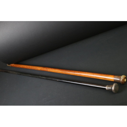 125 - George V ebonised walking stick with silver terminal, London 1923, 92.5cm long, together with a tape... 