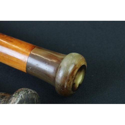 125 - George V ebonised walking stick with silver terminal, London 1923, 92.5cm long, together with a tape... 