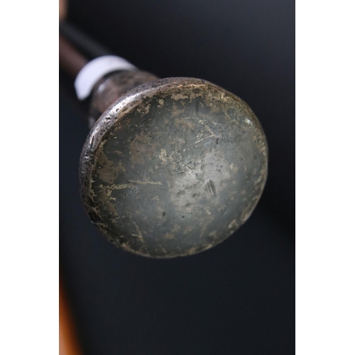 125 - George V ebonised walking stick with silver terminal, London 1923, 92.5cm long, together with a tape... 