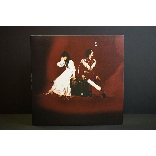 477 - Vinyl - Two The White Stripes LPs to include Elephant XLLP162 and Icky Thump XLLP271 with opened sti... 