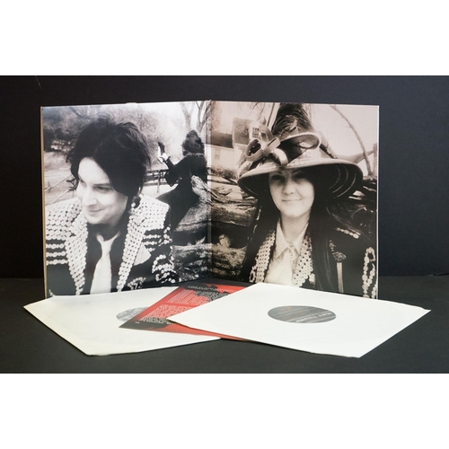 477 - Vinyl - Two The White Stripes LPs to include Elephant XLLP162 and Icky Thump XLLP271 with opened sti... 