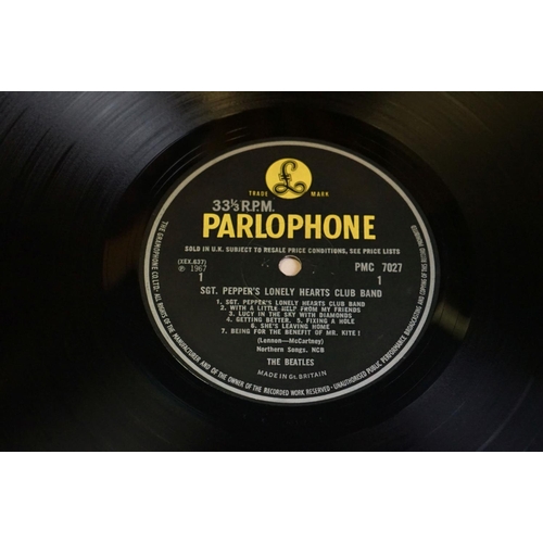 637 - Vinyl - 4 The Beatles LPs to include Please Please Me (PCS 3042) stereo with silver and black boxed ... 