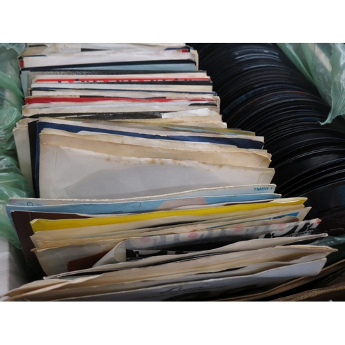 784 - Vinyl - Over 300 mainly 1970’s and 1980’s Rock / Soul / Reggae and Pop singles including rarities su... 