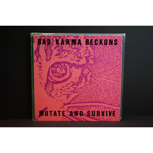 572 - Vinyl – 15 albums and 3 12” by Recent UK / European Garage Rock bands to include The Solarflares (2 ... 