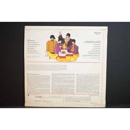 685 - Vinyl - The Beatles Yellow Submarine PCS 7070 stereo.  Red lines to top and bottom of rear sleeve.  ... 