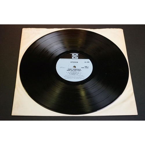 705 - Vinyl - The Kinks original press albums to include Percy (Pye stereo press NSPL 18365) fully laminat... 