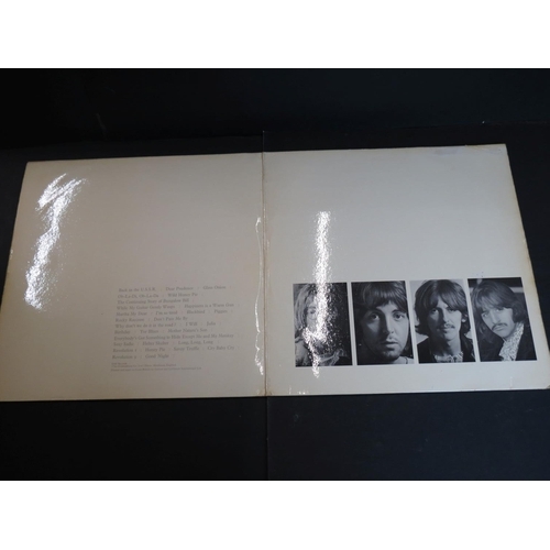 716 - Vinyl - The Beatles White Album PCS 7067/8 unnumbered, side opener, white vinyl, white inners, 1 pos... 