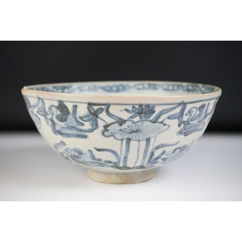 11 - Early 17th Century Chinese bowl from the Binh Thuan Shipwreck, the blue and white bowl with floral d... 