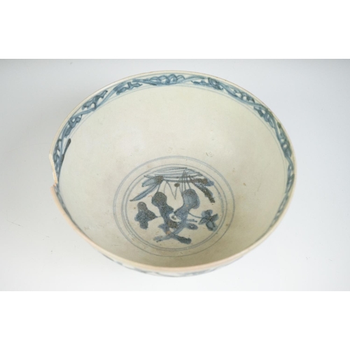 11 - Early 17th Century Chinese bowl from the Binh Thuan Shipwreck, the blue and white bowl with floral d... 