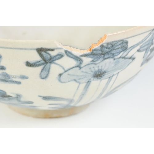 11 - Early 17th Century Chinese bowl from the Binh Thuan Shipwreck, the blue and white bowl with floral d... 