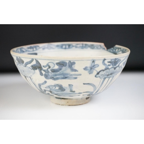 11 - Early 17th Century Chinese bowl from the Binh Thuan Shipwreck, the blue and white bowl with floral d... 