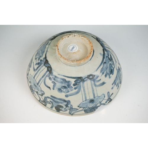 11 - Early 17th Century Chinese bowl from the Binh Thuan Shipwreck, the blue and white bowl with floral d... 