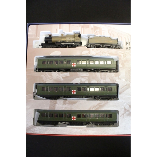 40 - Boxed Bachmann OO gauge 30-325 First World War Ambulance Train No 40 Special Commemorative Edition t... 