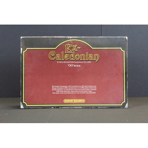 44 - Boxed ltd edn Hornby OO gauge R089 Flying Scotsman Presentation Set with BR MK 2A, Open & Break Coac... 