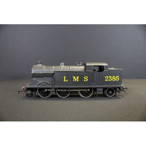 60 - Two boxed Wrenn OO gauge locomotives to include W2225 2-8-0 Freight LMS and W2215 0-6-2 Tank LMS