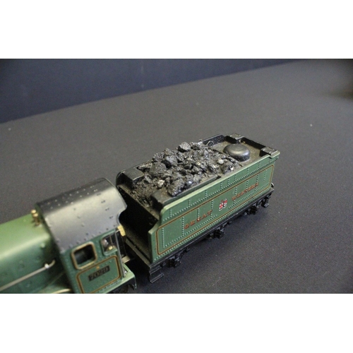 62 - Three Wrenn OO gauge Castle Class locomotives in unassociated Wrenn boxes to include Clun Castle, Go... 