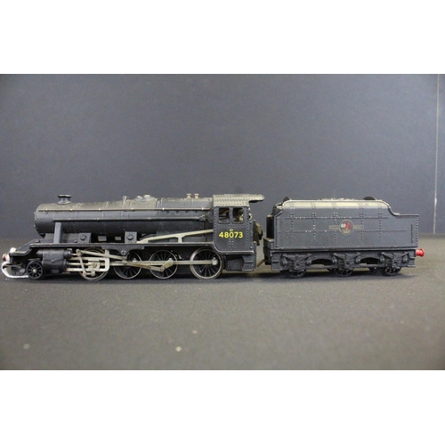 63 - Two boxed Wrenn OO gauge locomotives to include W2205 0-6-0 Tank Black BR (notes stuck to outer box ... 