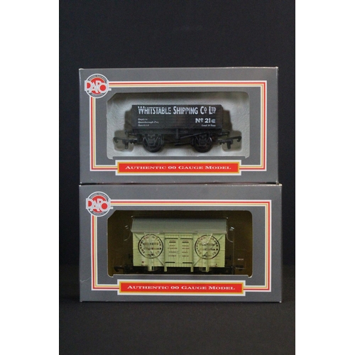 68 - 29 Boxed OO gauge items of rolling stock to include 27 x Hornby & 2 x Dapol, features Hornby R6165, ... 