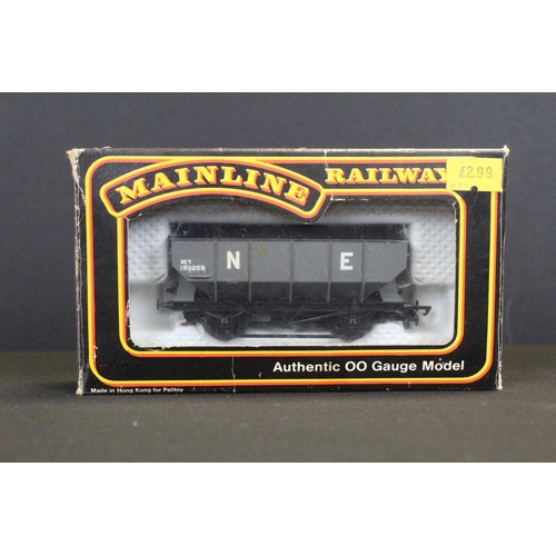 70 - 43 Boxed OO gauge items of rolling stock to include 38 x Hornby, 4 x Bachmann and 1 x Palitoy Mainli... 