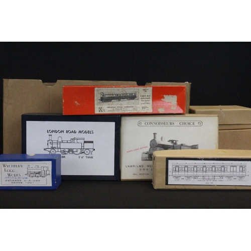 78 - Collection of OO gauge kit accessories, locomotives, and parts, metal and plastic examples to includ... 