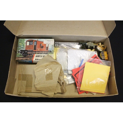 78 - Collection of OO gauge kit accessories, locomotives, and parts, metal and plastic examples to includ... 