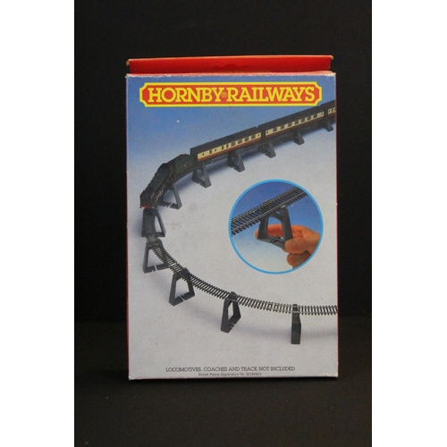 80 - Collection of boxed & carded Hornby OO gauge accessories to include R180 Viaduct, R499 River Bridge,... 