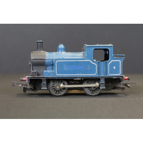 91 - 16 OO gauge locomotives to include Triang R751 D6830, Lima D8915, Lima Railfreight 20215 etc, condit... 