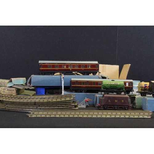 92 - Quantity of boxed & unboxed Hornby Dublo model railway to include boxed EDL2 Duchess of Atholl locom... 