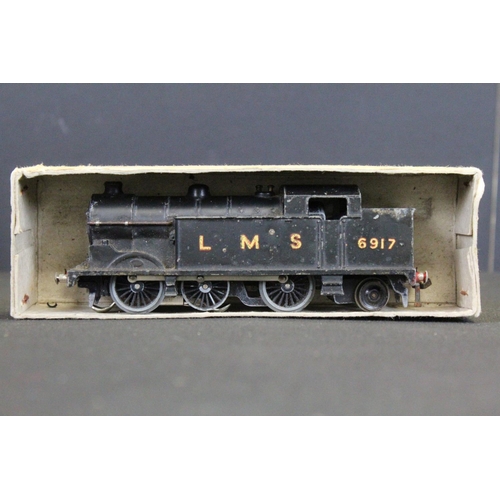 95 - Collection of Hornby Dublo model railway to include 4 x locomotives, boxed & unboxed rolling stock, ... 