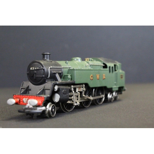 105 - Two boxed Wrenn OO gauge locomotives to include W2220 2-6-4 Tank GWR & W2224 2-8-0 Freight BR