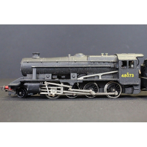 105 - Two boxed Wrenn OO gauge locomotives to include W2220 2-6-4 Tank GWR & W2224 2-8-0 Freight BR