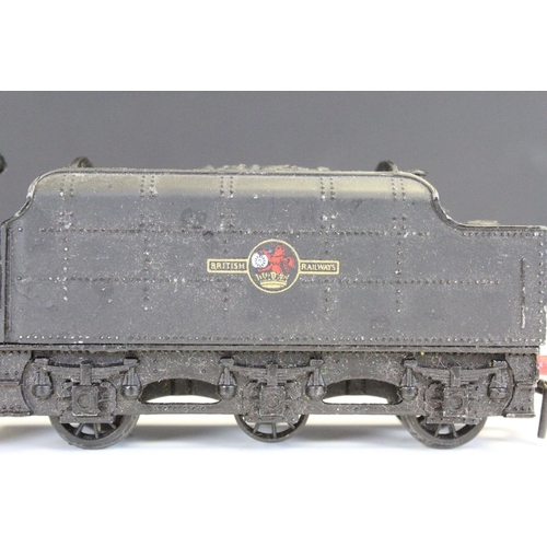 107 - Four Hornby Dublo locomotives to include 2225 LMR 2-8-0 8F in reproduction box, Cardiff Castle, Mall... 