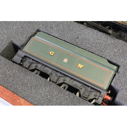 114 - Cased ltd edn Bachmann OO gauge 9ct gold Raveningham Hall 4-6-0 GWR locomotive & tender, with certif... 