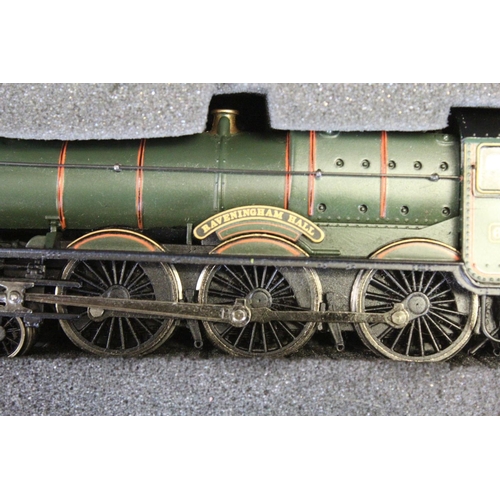 114 - Cased ltd edn Bachmann OO gauge 9ct gold Raveningham Hall 4-6-0 GWR locomotive & tender, with certif... 