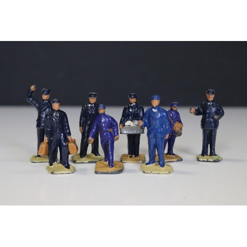 135 - Two boxed Dinky O gauge miniature metal figure sets to include Ni Station Staff and No 3 Passengers,... 