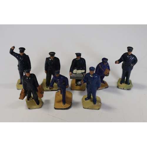 135 - Two boxed Dinky O gauge miniature metal figure sets to include Ni Station Staff and No 3 Passengers,... 