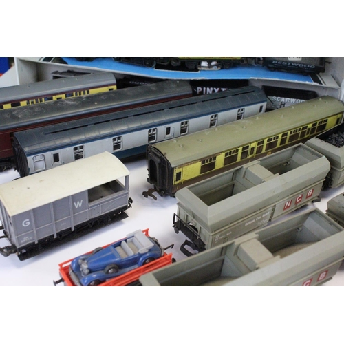 117 - Over 80 OO gauge items of rolling stock to include tankers, tender, trucks and wagons featuring Tria... 